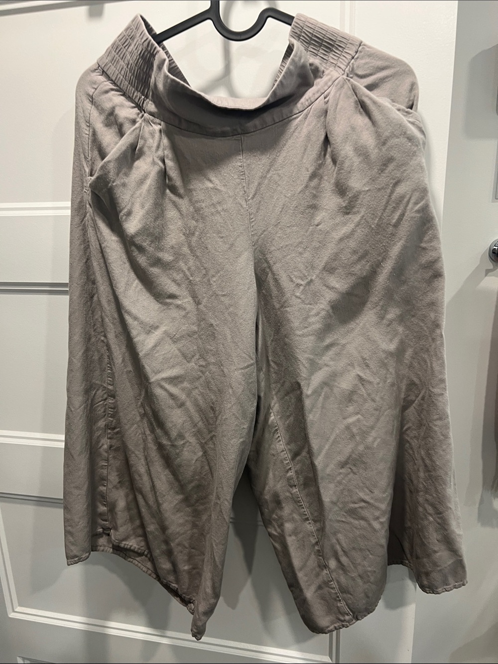 Talula Taupe Wide-Leg Capris